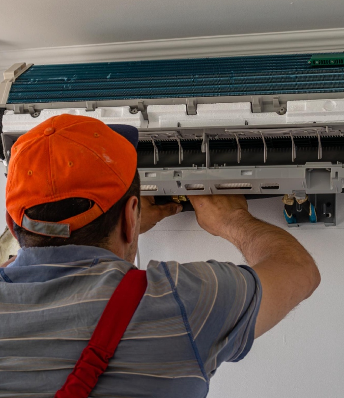 Maintenance professionnelle d’un climatiseur mural